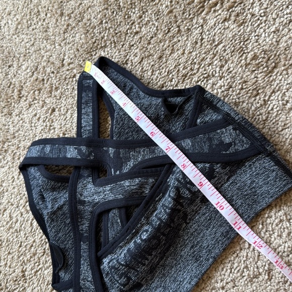 NWT Gymshark Camo Seamless Sports Bra Black Small - Picture 5 of 6